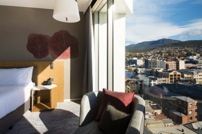 Crowne-Plaza-Hobart-guest-room.jpg